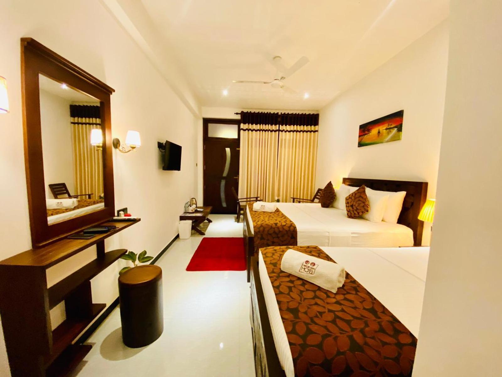 Airport Faith Hotel Katunayaka Exteriör bild
